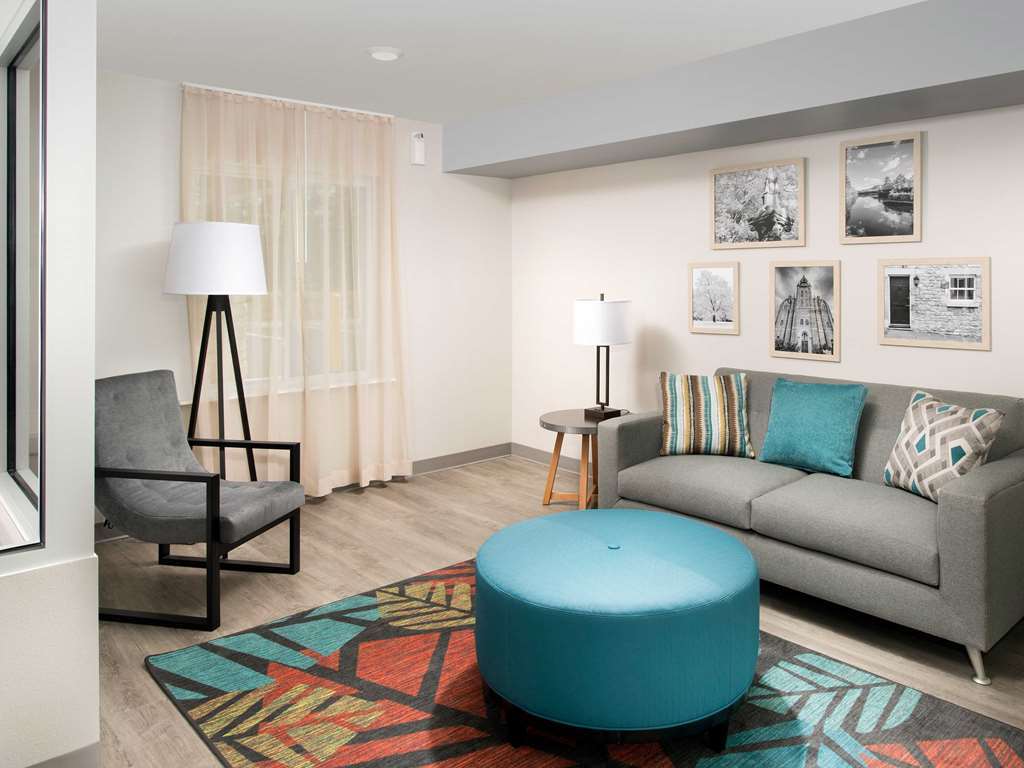Woodspring Suites Carol Stream - Chicago Restaurant photo